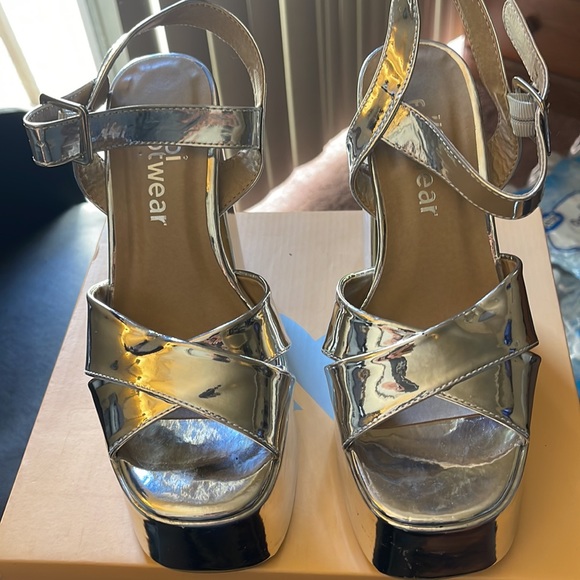 Chidori Metallic Platform Heels - Picture 3 of 7